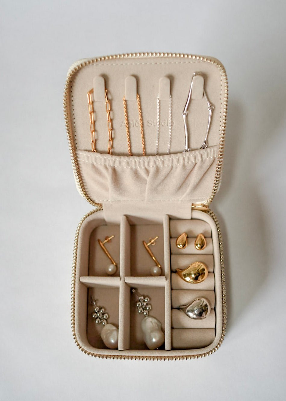 Jewelry CaseAplós Studio